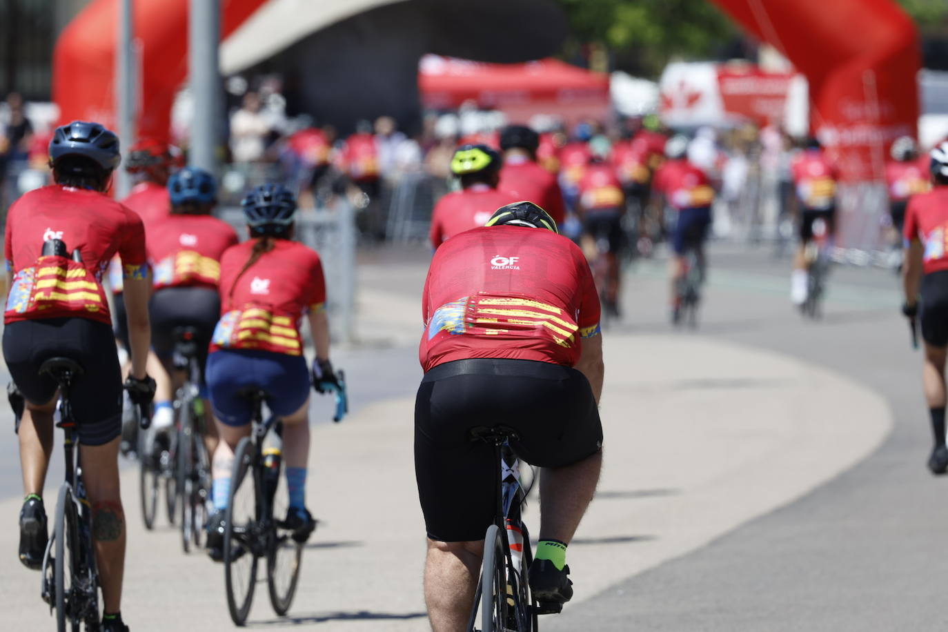 El Gran Fondo inunda la Marina de Senyeras con cientos de ciclistas