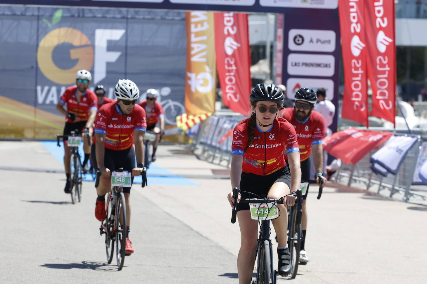 El Gran Fondo inunda la Marina de Senyeras con cientos de ciclistas