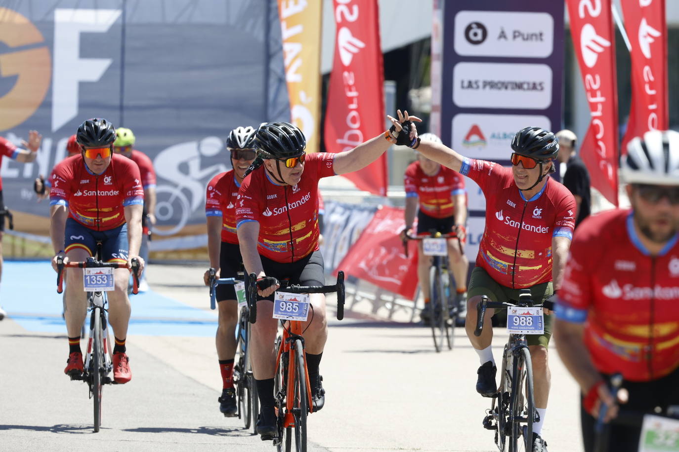 El Gran Fondo inunda la Marina de Senyeras con cientos de ciclistas