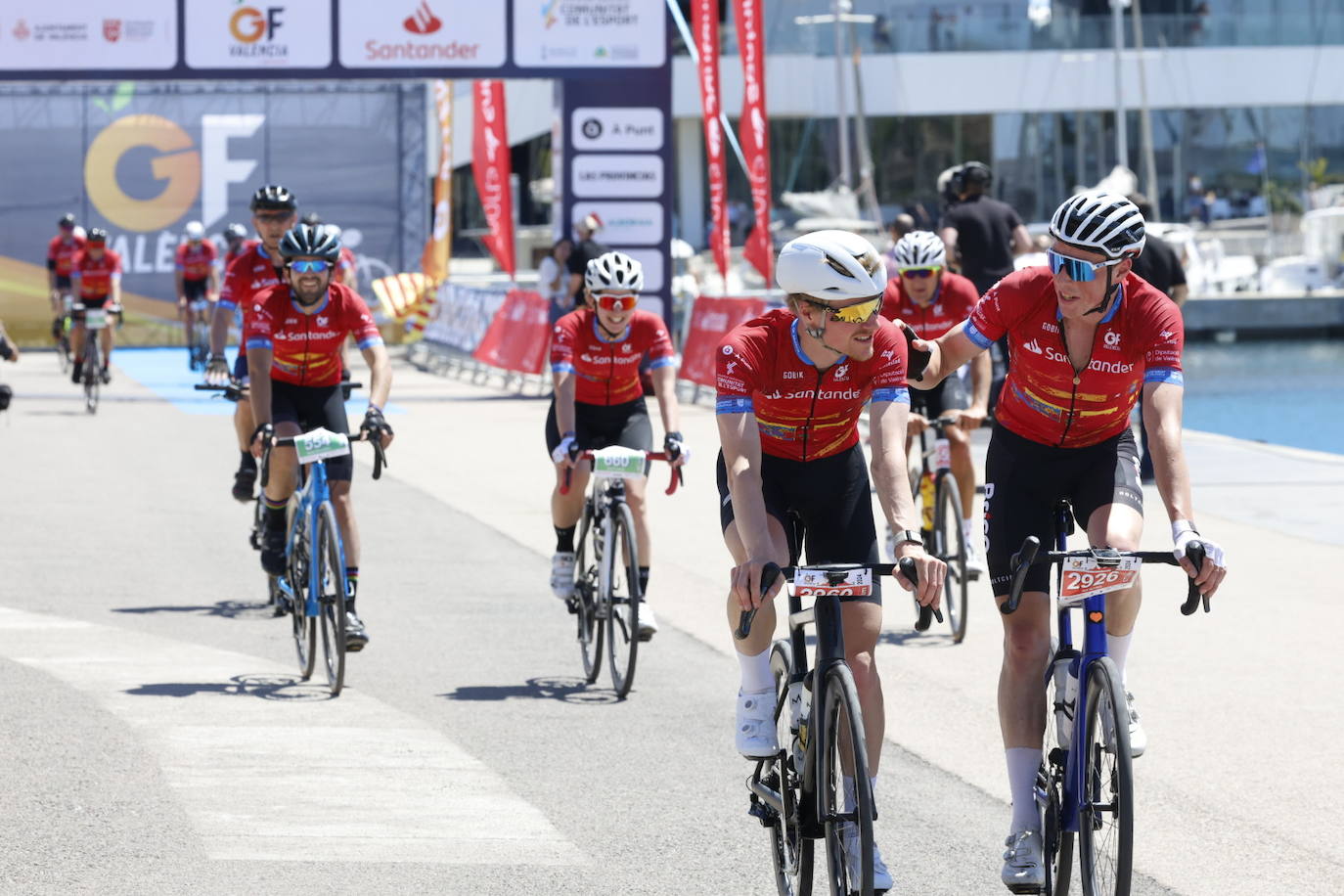 El Gran Fondo inunda la Marina de Senyeras con cientos de ciclistas