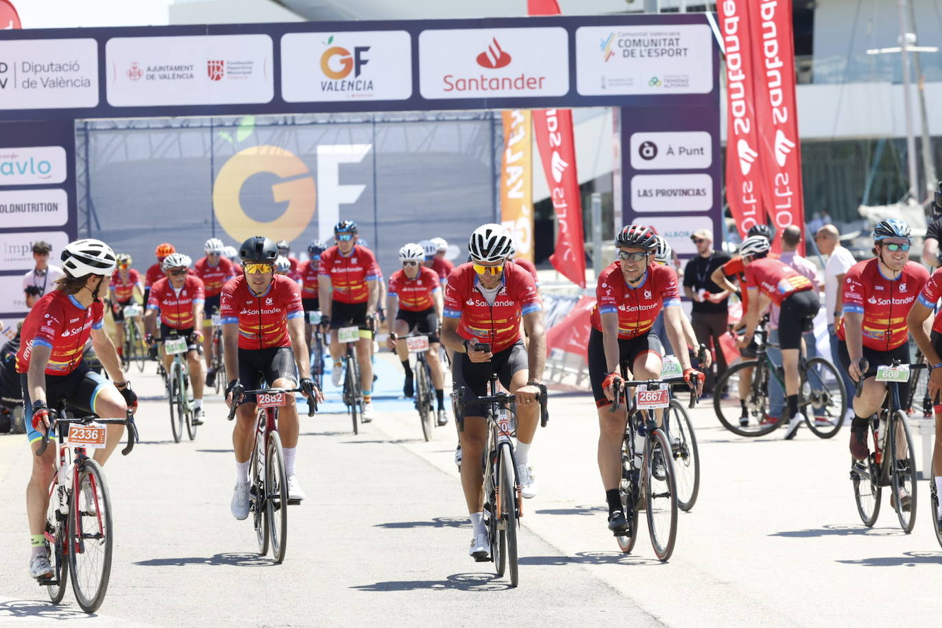 El Gran Fondo inunda la Marina de Senyeras con cientos de ciclistas