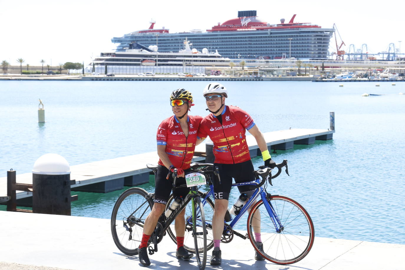 El Gran Fondo inunda la Marina de Senyeras con cientos de ciclistas