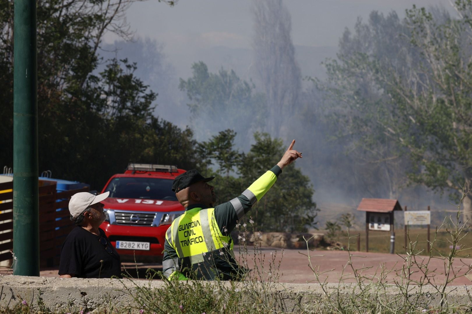 Un incendio amenaza la urbanización Masía de Traver en Riba-roja