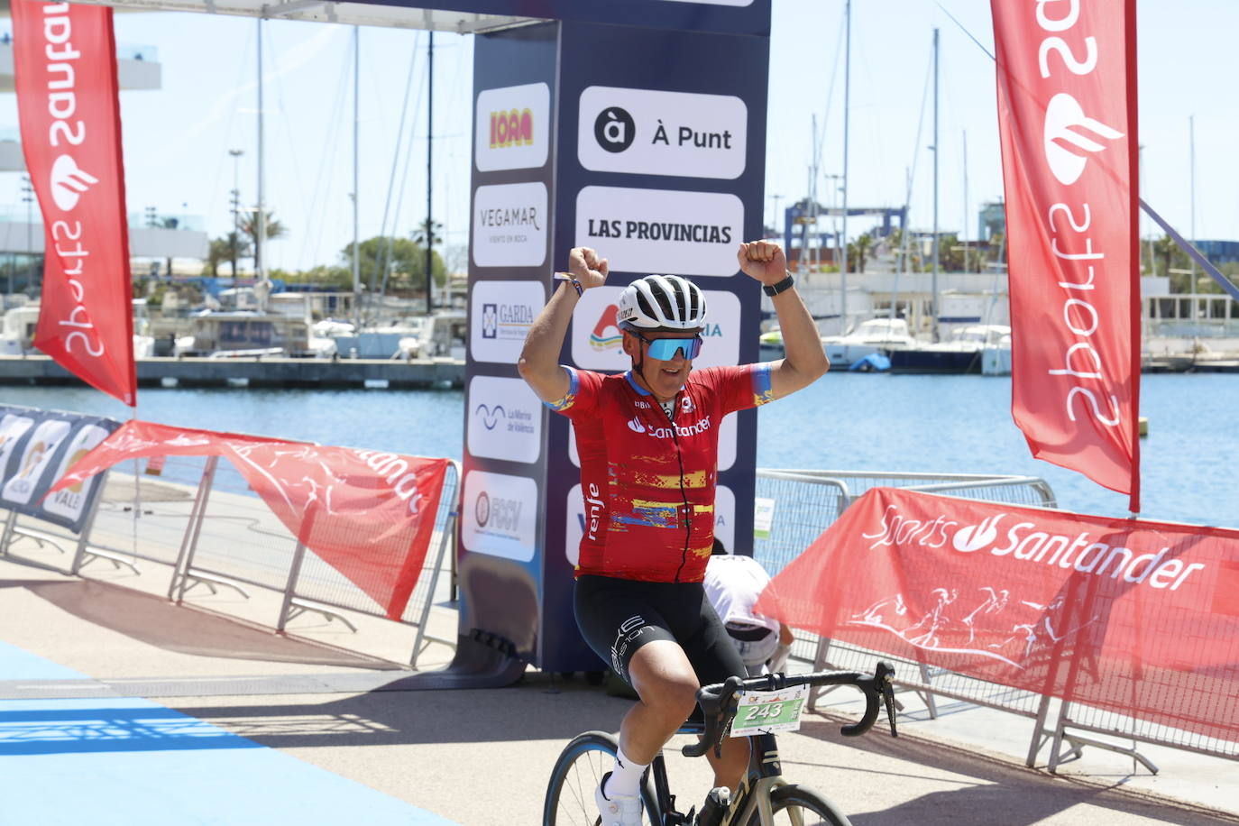 El Gran Fondo inunda la Marina de Senyeras con cientos de ciclistas