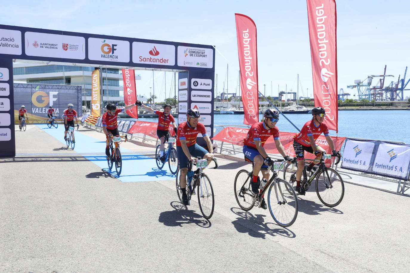 El Gran Fondo inunda la Marina de Senyeras con cientos de ciclistas