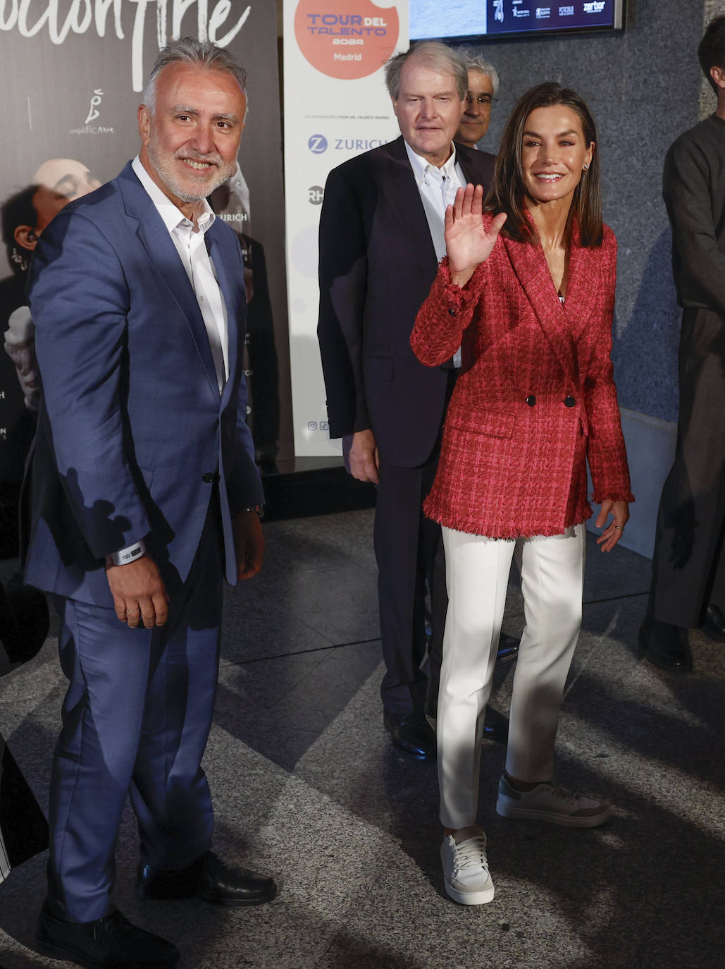 Letizia llega al Teatro Real en zapatillas por una nueva lesión en un pie