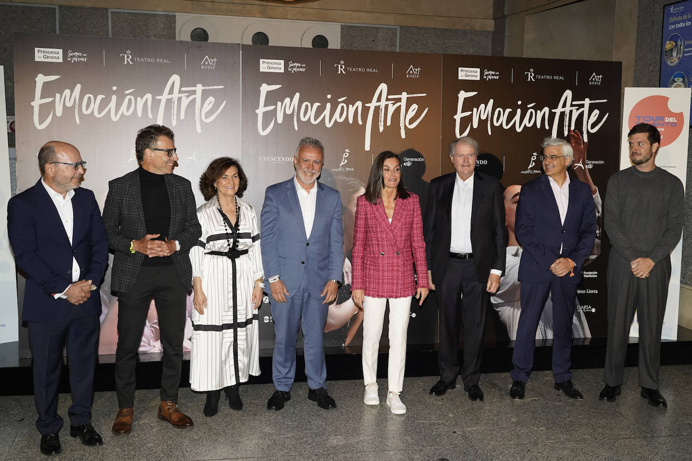 Letizia llega al Teatro Real en zapatillas por una nueva lesión en un pie