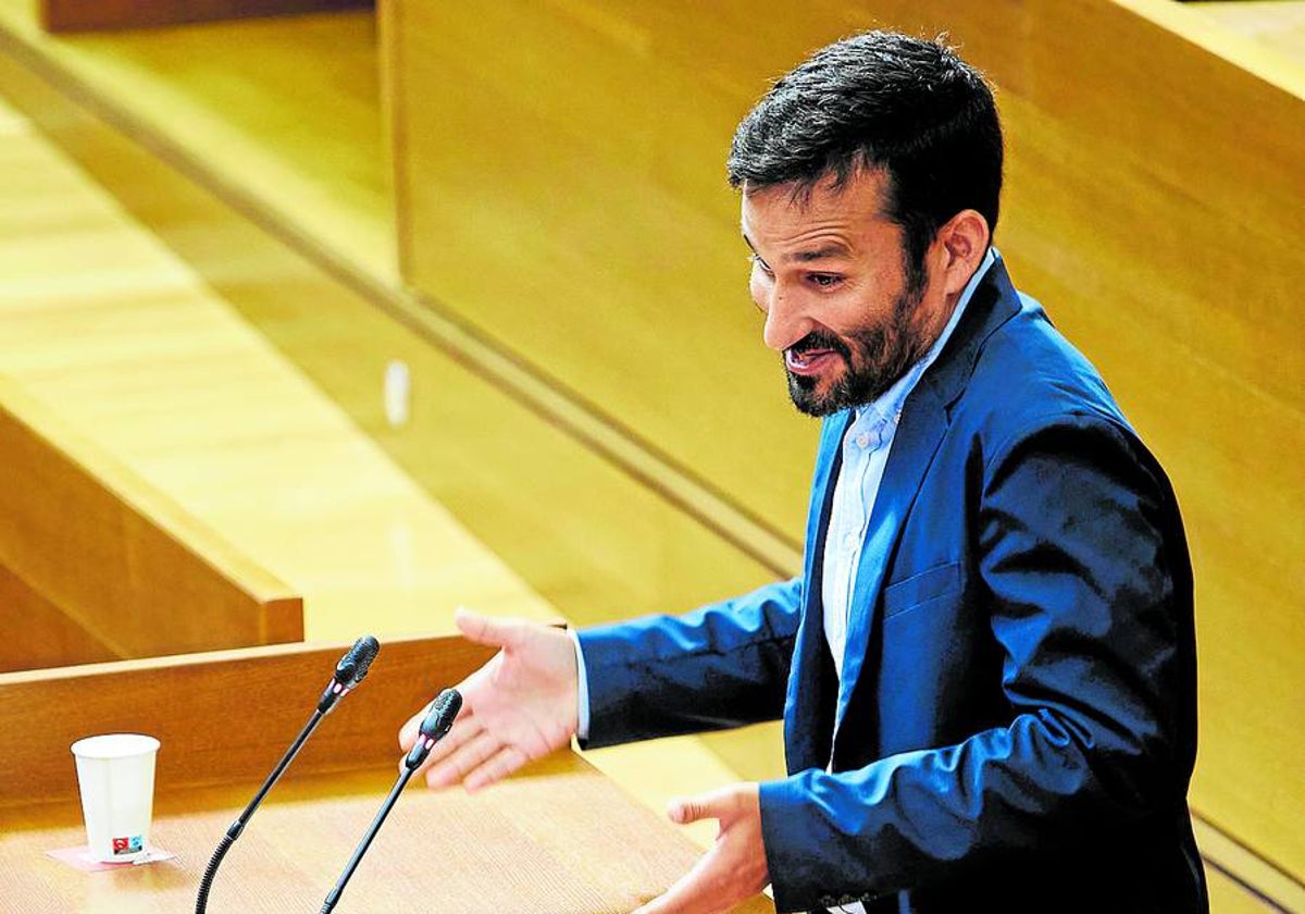 El exconseller Marzà, en la tribuna de Les Corts.