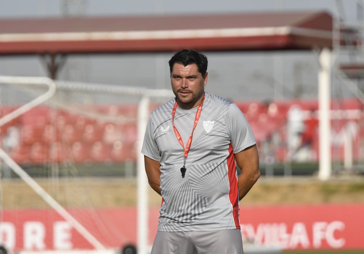 Cristian Toro durante un entrenamiento del conjunto sevillano