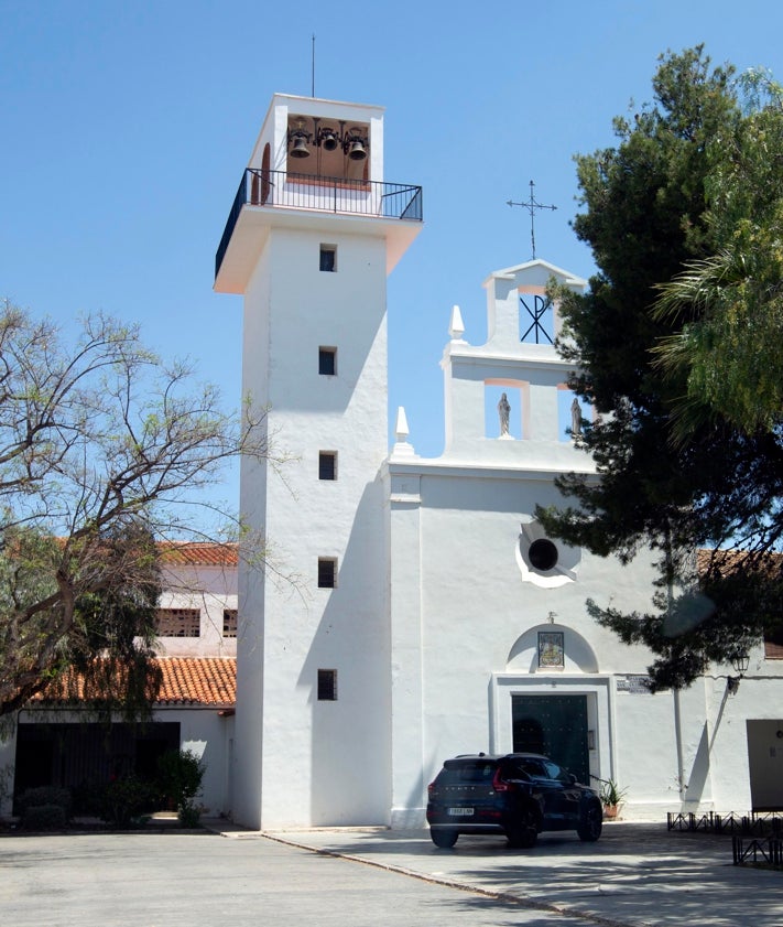 Imagen secundaria 2 - Edificio del antiguo depósito de aguas de San Antonio; debajo, aspecto actual de la masía de San Antonio, uno de los tres enclaves adonde se trasladó la antigua población de Benabéger; sobre estas líneas, otro de los enclaves: San Isidro, junto a Moncada. La antigua masía de Morodes.