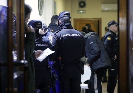 Efectivos de la Policía Nacional de Valencia.