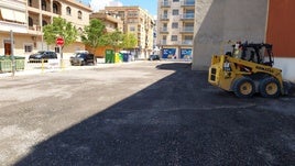 Trabajos en uno de los solares de Carlet.