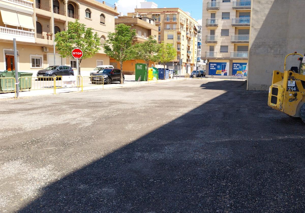 Trabajos en uno de los solares de Carlet.