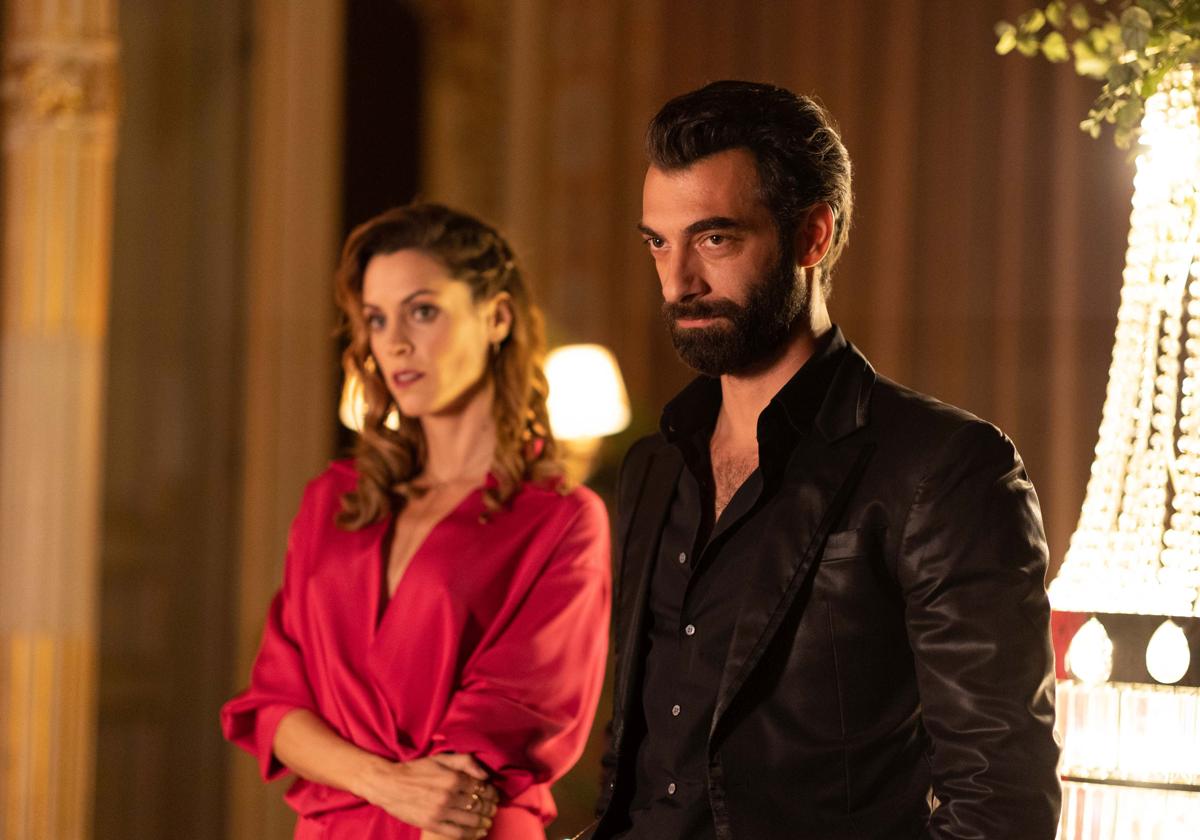 Maggie Civantos e İlker Kaan Kaleli.