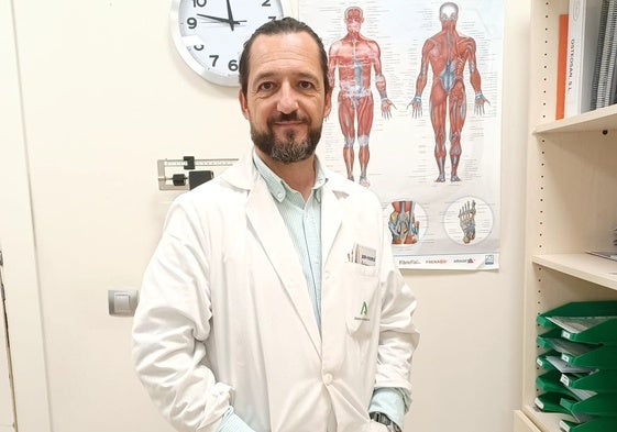 El doctor José Luis Castilla, especialista en Medicina Física y Rehabilitación.