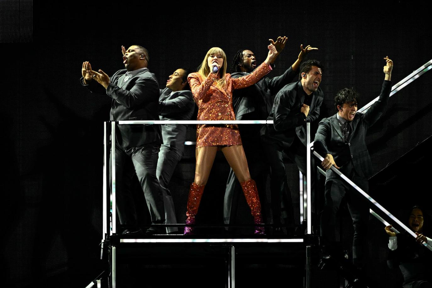 Taylor Swift revoluciona París con el primer concierto de su gira europea