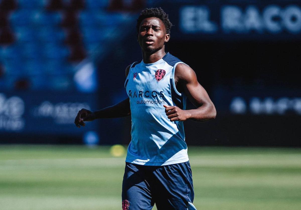 Lass Kourouma, durante un entrenamiento con el Levante.