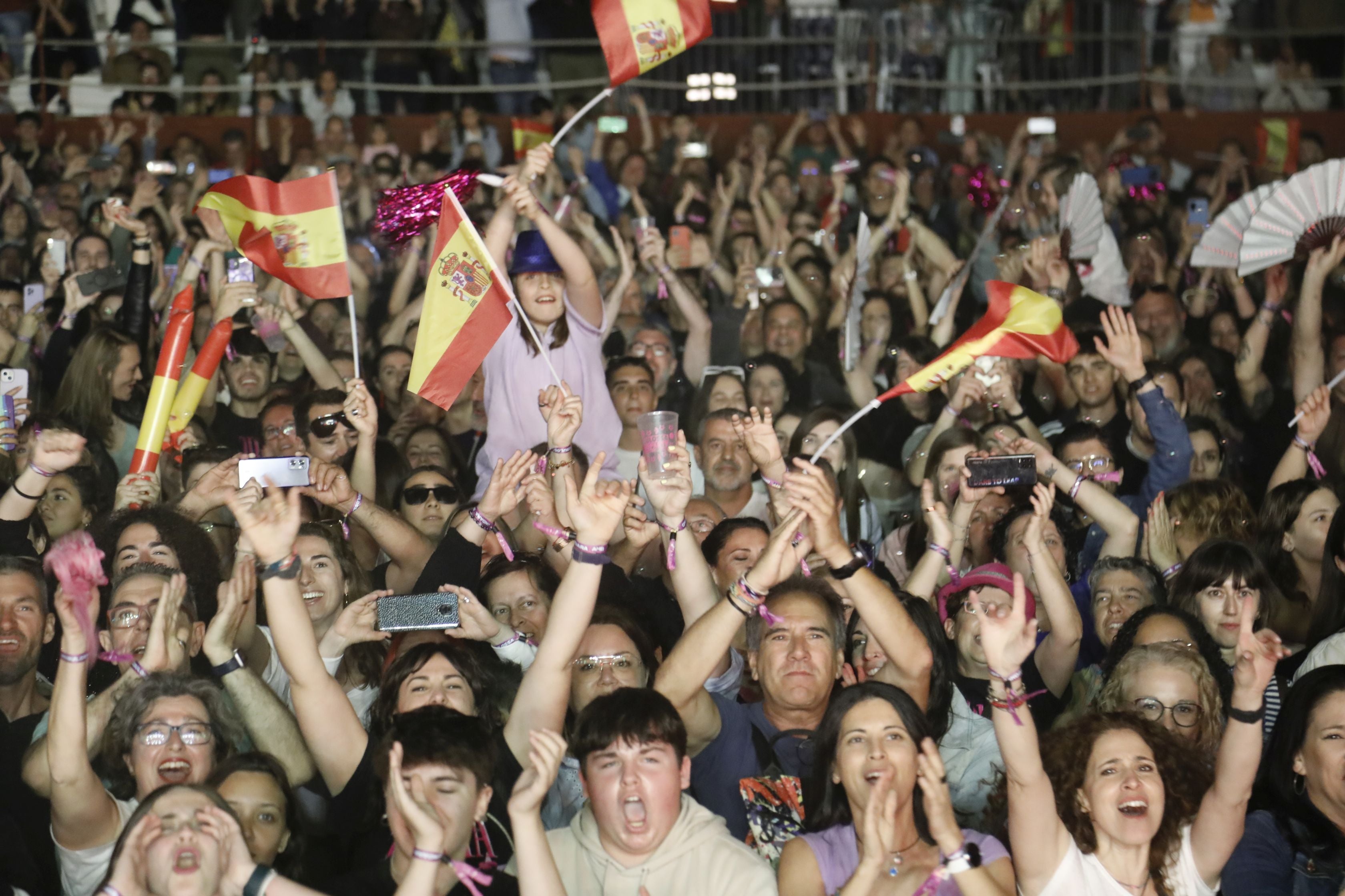 La fiesta en Ondara para impulsar a Nebulossa a ganar Eurovisión