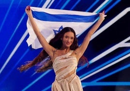 Eden Golan, con la bandera de su país.