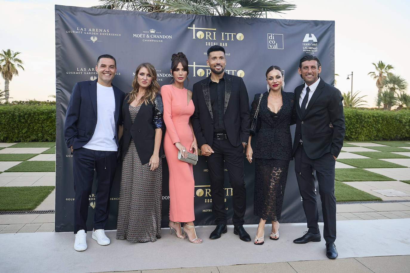 Tamara Gorro y Ezequiel Garay posan junto a Miguel Ángel Angulo y Nuria Ramón.