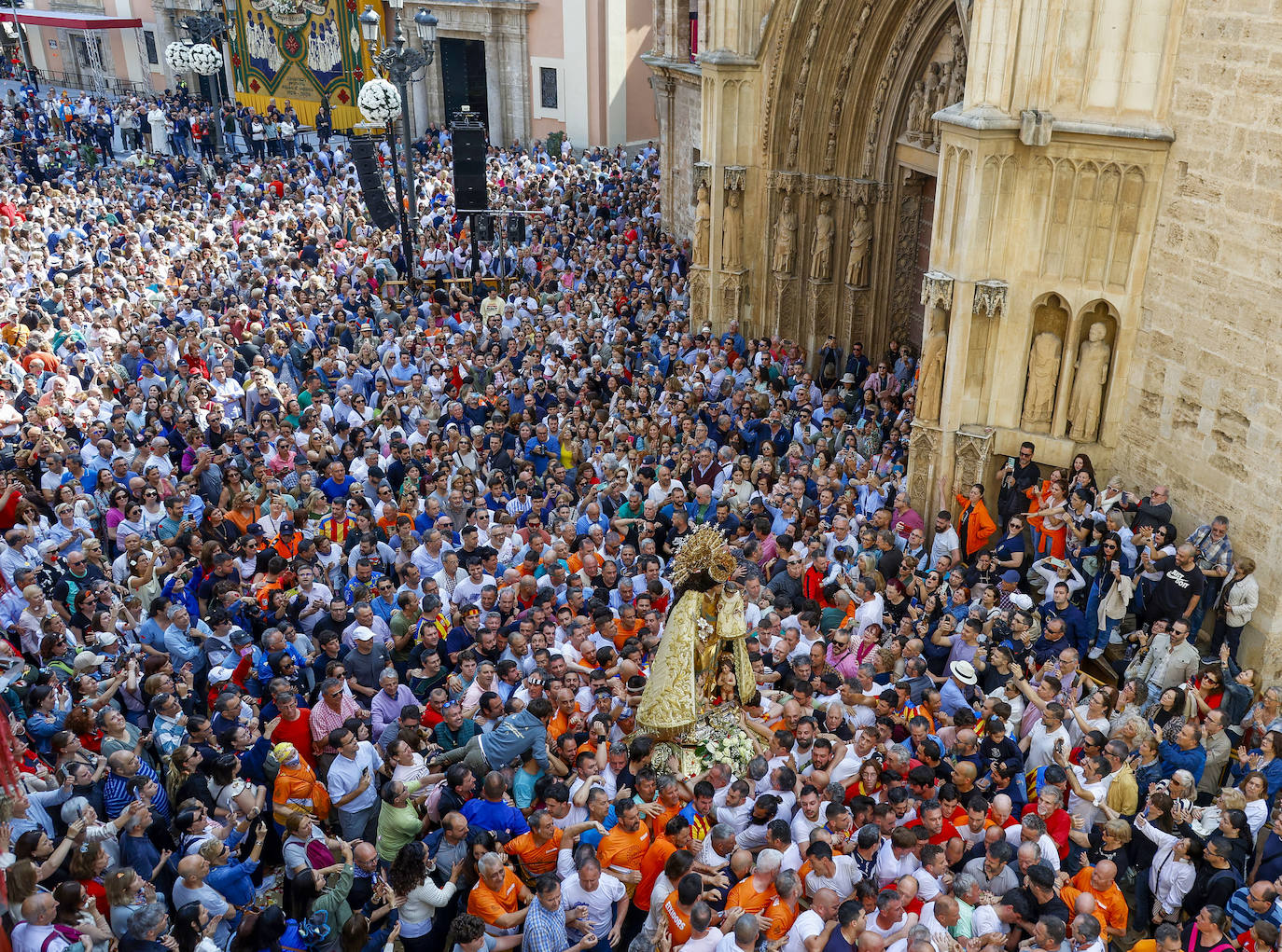 El Traslado de la Virgen desde la Basílica hasta la Catedral, en imágenes