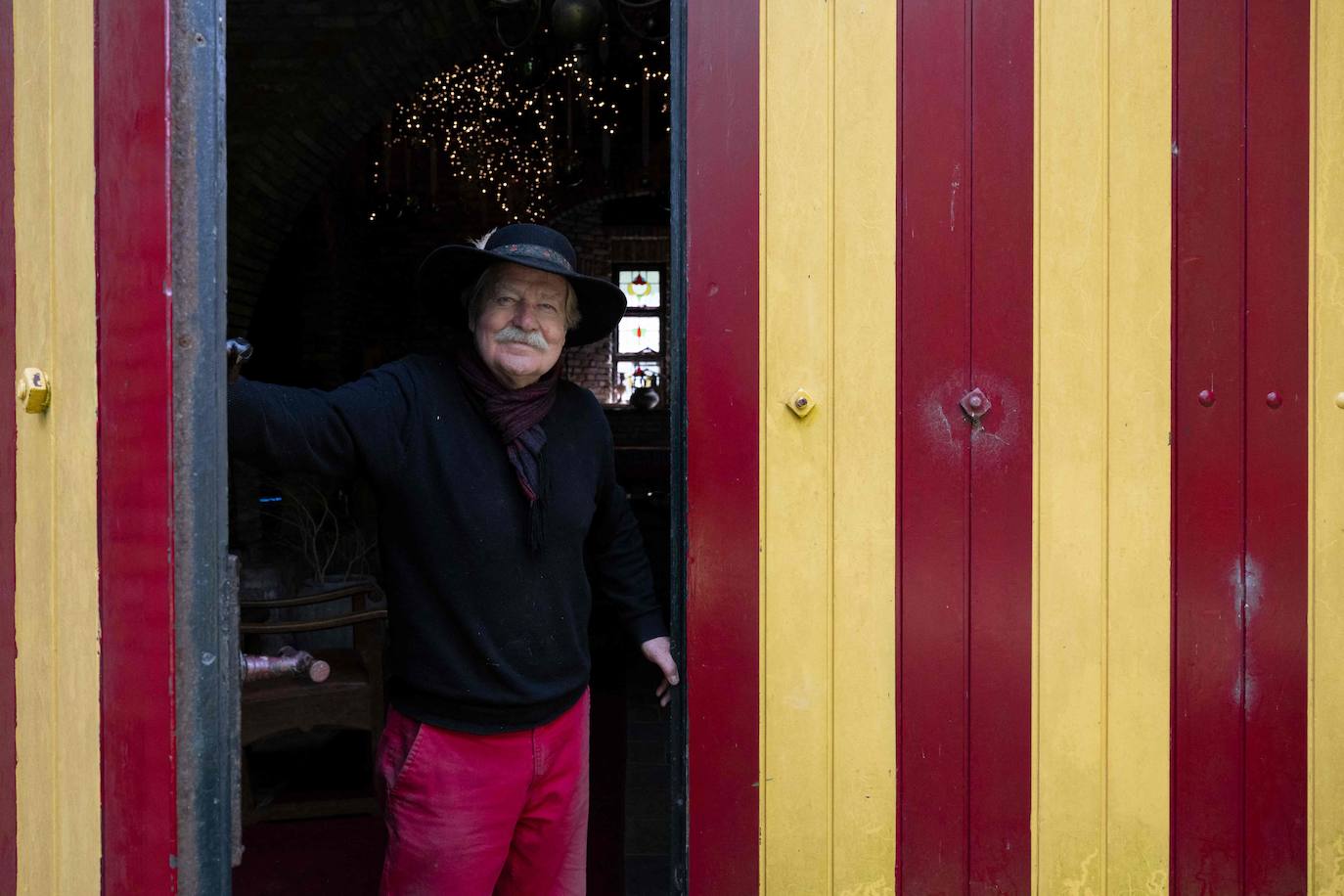 El neerlandés de 76 años que construyó su propio castillo