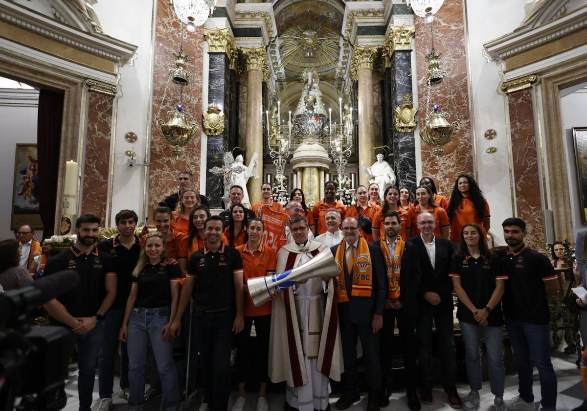 El Valencia Basket femenino celebra su segunda Liga