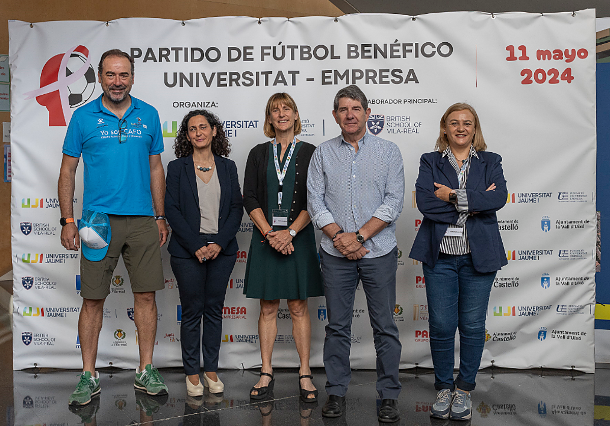 El partido de fútbol benéfico Universitat-Empresa recauda más de 2.100 euros para la investigación contra el cáncer