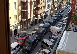 Dispositvo desplegado este lunes en la calle Luis Oliag de Valencia.