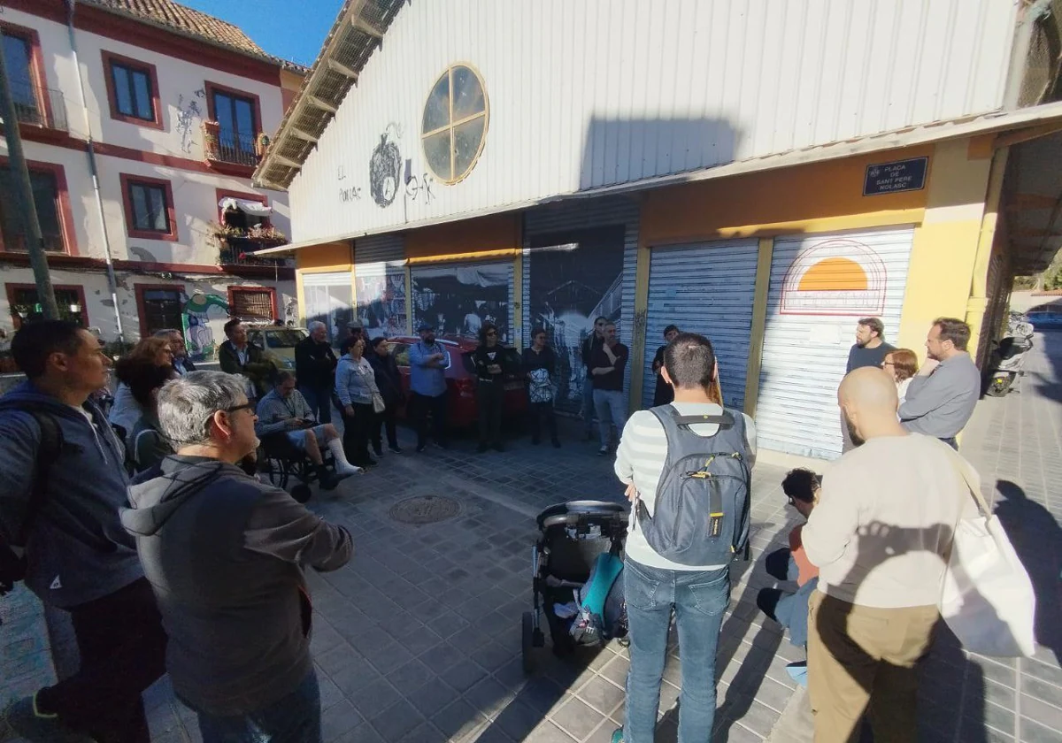 Los vecinos recogen más de 1.000 firmas para protestar contra la demolición del mercado de San Pedro Nolasco