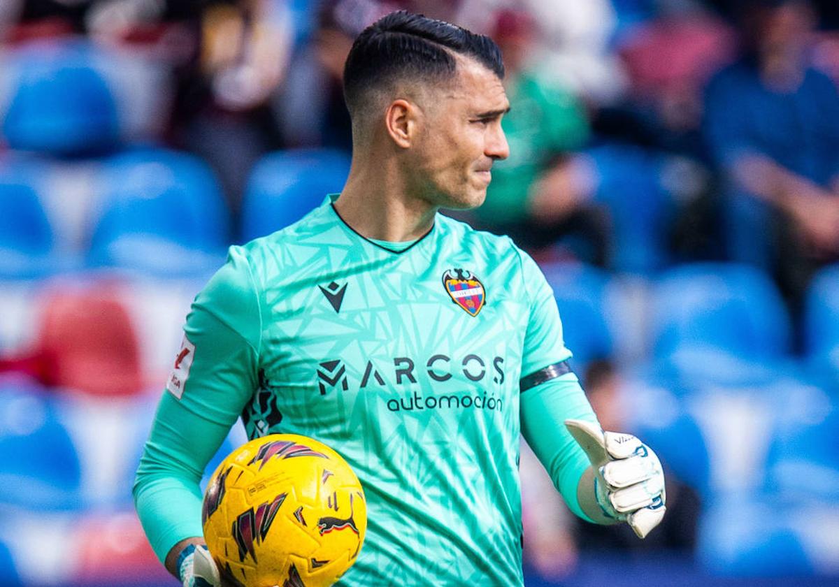 Andrés Fernández, con el Levante.