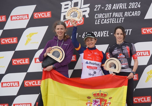 María José Silvestre, en lo más alto del podio del circuito Paul Ricard.