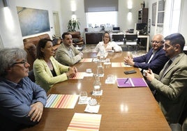 Reunión de alcaldes de la Marina Alta y la Safor en el despacho de Vicent Grimalt.