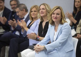 La ministra de Educación y portavoz del Gobierno, Pilar Alegría, en la Escuela de Diseño de Valencia.