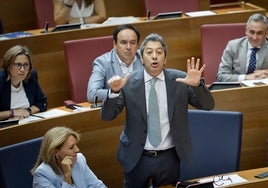 Barrera, replicando a Compromís en Les Corts.