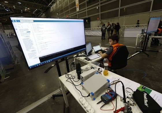 Un alumno durante una prueba de los últimos campeonatos autonómicos de FP.