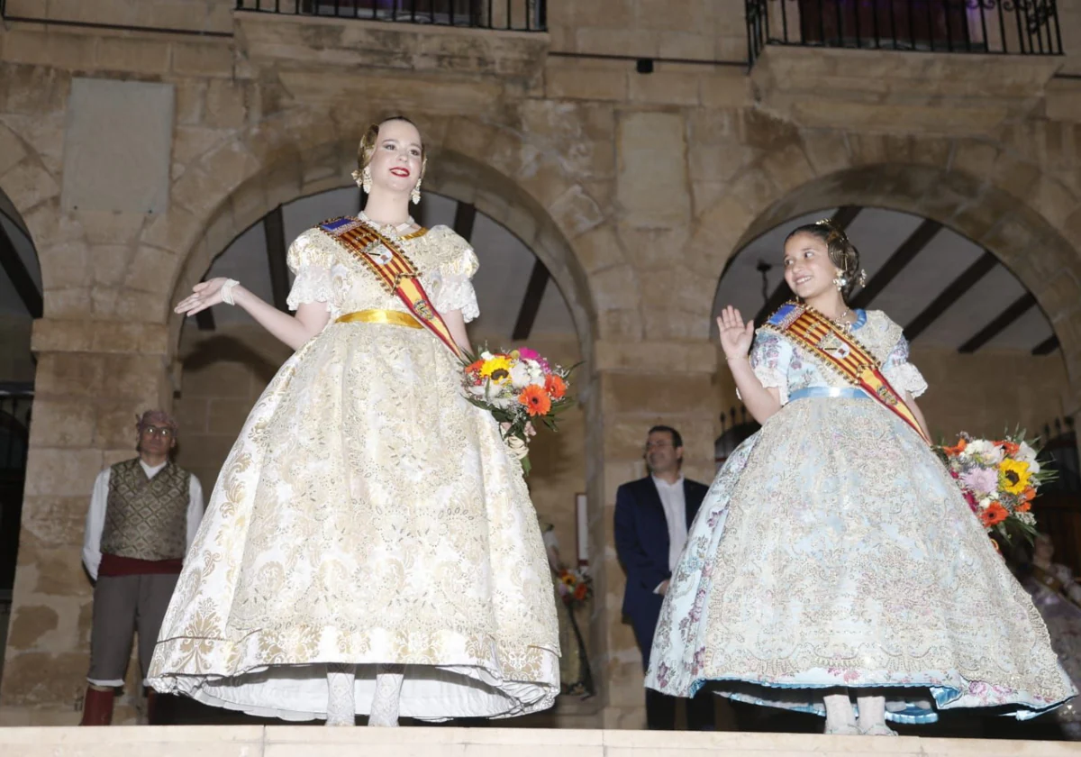 Carla Puerto y la niña Laura Ramón, falleras mayores de Dénia 2025