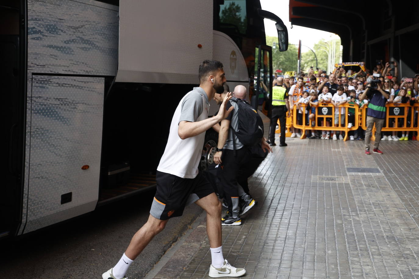 Ambiente en las puertas de Mestalla durante el Valencia-Girona