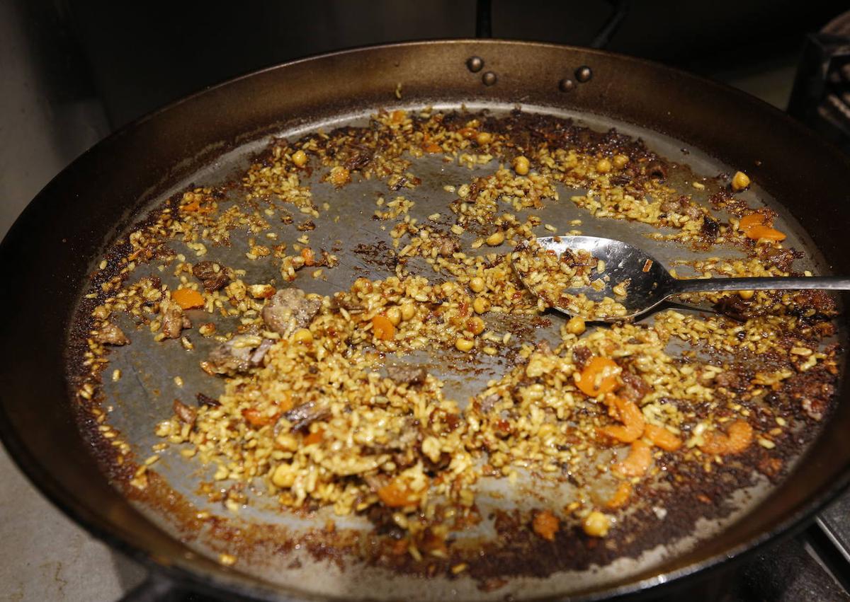 Imagen secundaria 1 - Arturo Valls y Carlos Soler coinciden en el restaurante que cocina la mejor paella de Valencia