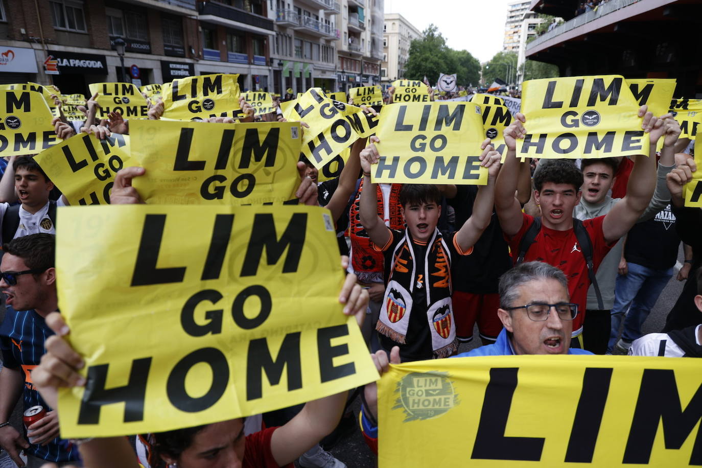 Ambiente en las puertas de Mestalla durante el Valencia-Girona
