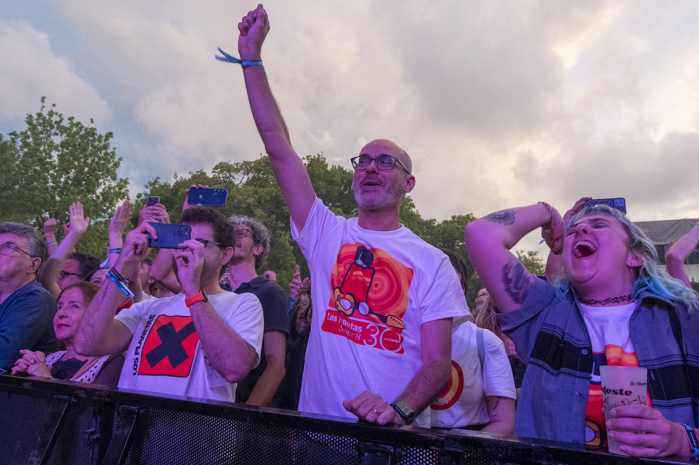 El grupo Los Planetas celebra los 30 años de su disco &#039;Super 8&#039; en un festival en los Jardines de Viveros de Valencia