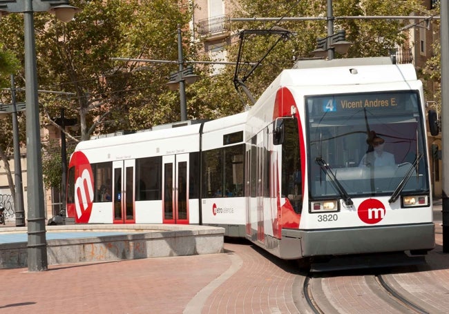 Moderna unidad del tranvía de Valencia.