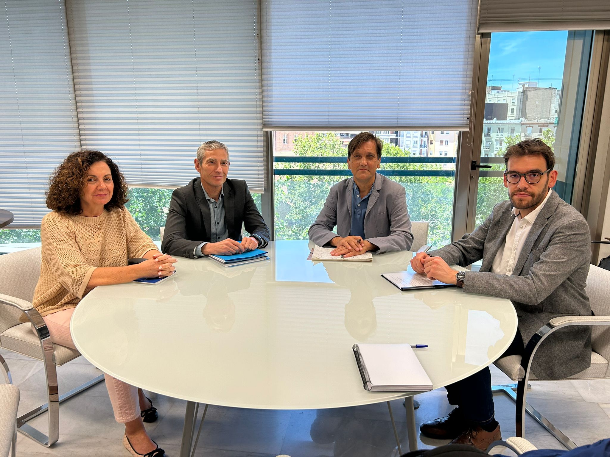 Reunión sobre el aparcamiento del hospital.