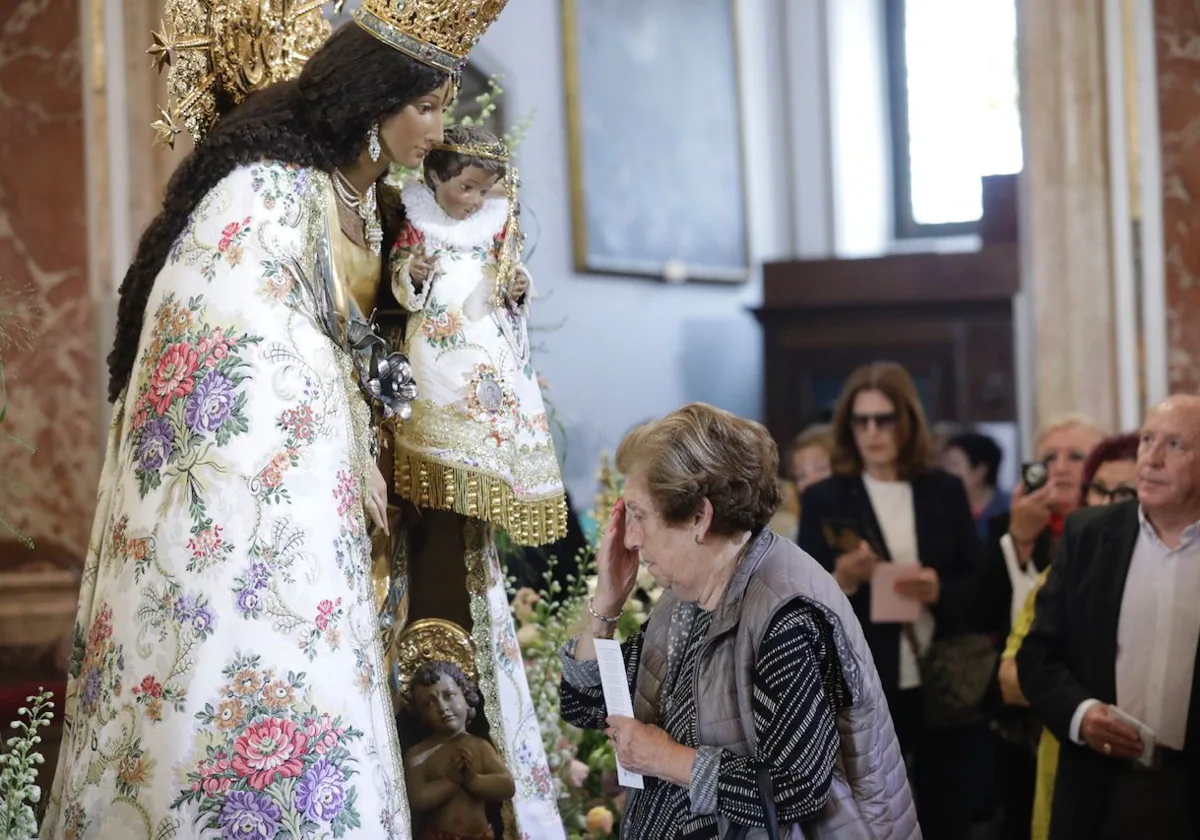 La Basílica celebra el miércoles el Besamanos a la Virgen de los Desamparados