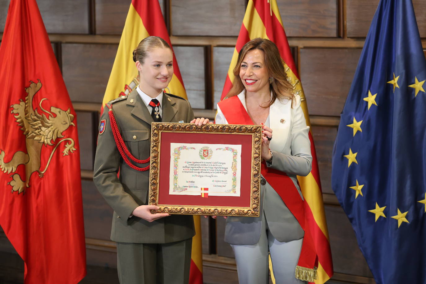 Las Cortes de Aragón entregan a la princesa Leonor su máxima distinción