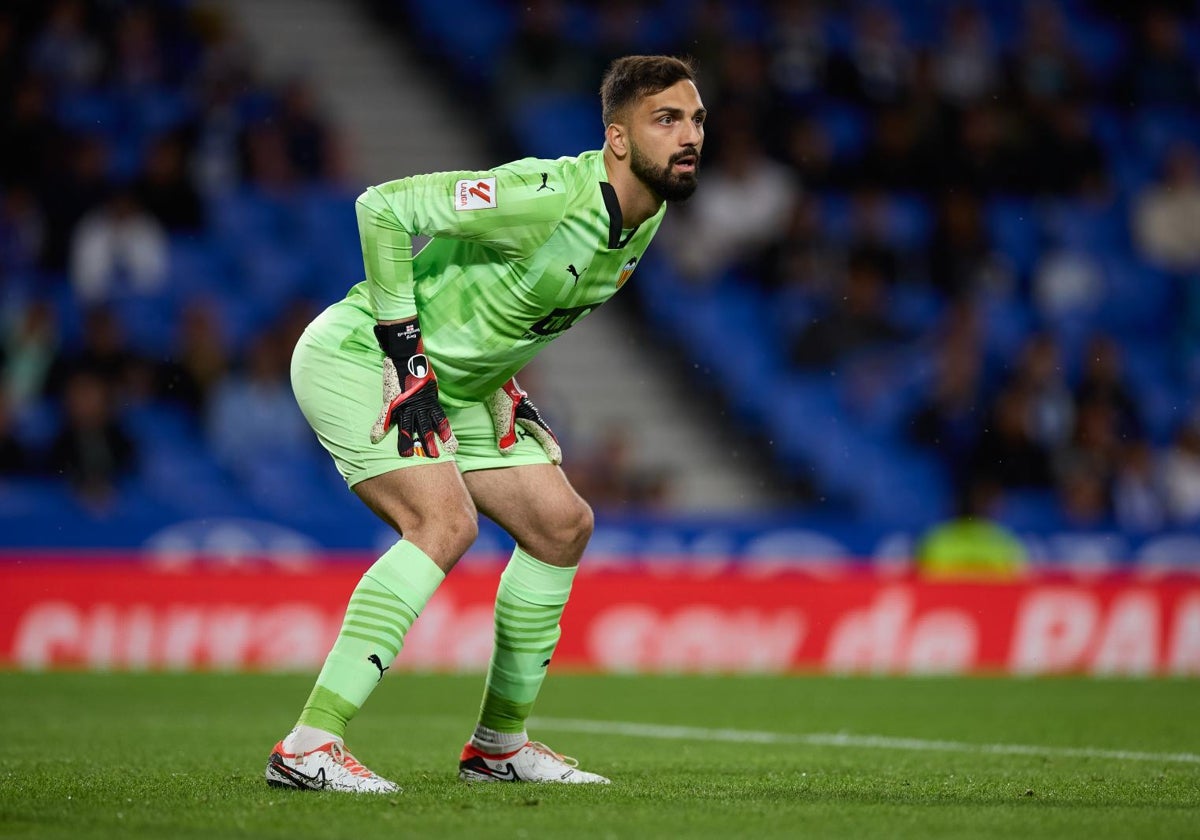 Mamardashvili, atento al juego en el partido de la Real Sociedad.