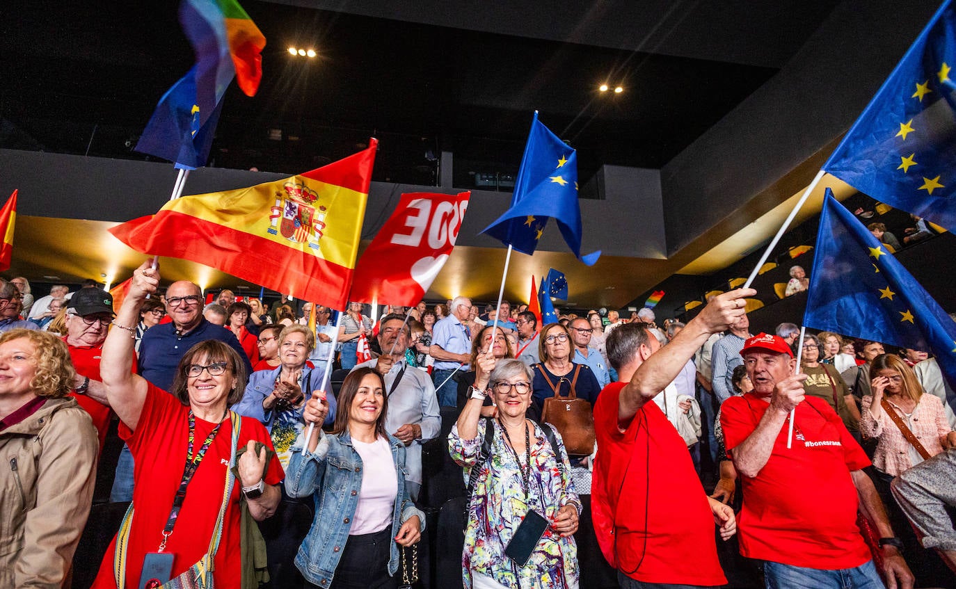 Las imágenes del miting de Pedro Sánchez en Valencia