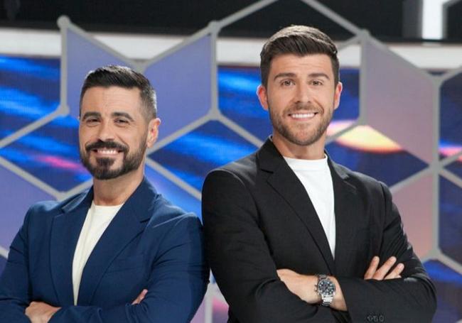 Los presentadores Gorka Rodríguez y Rodrigo Vázquez.