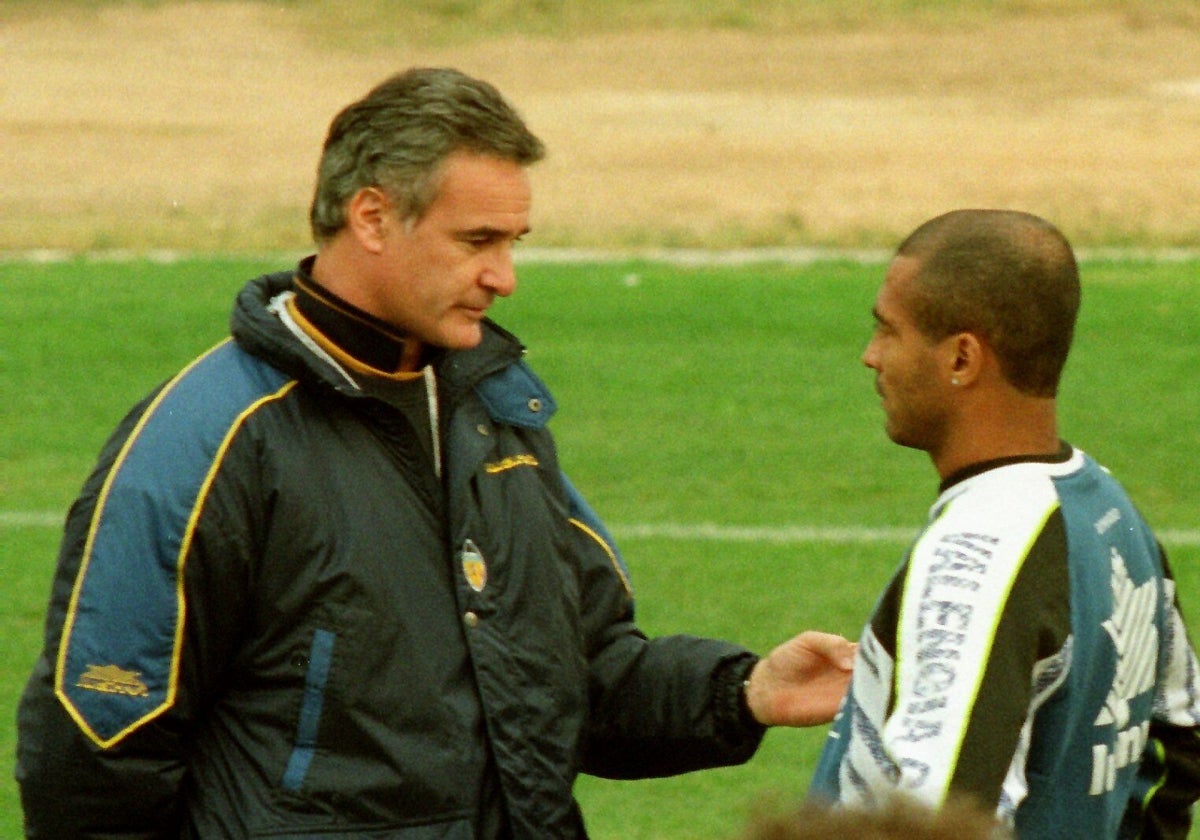 Ranieri y Romario charlan en la Ciudad Deportiva de Paterna.