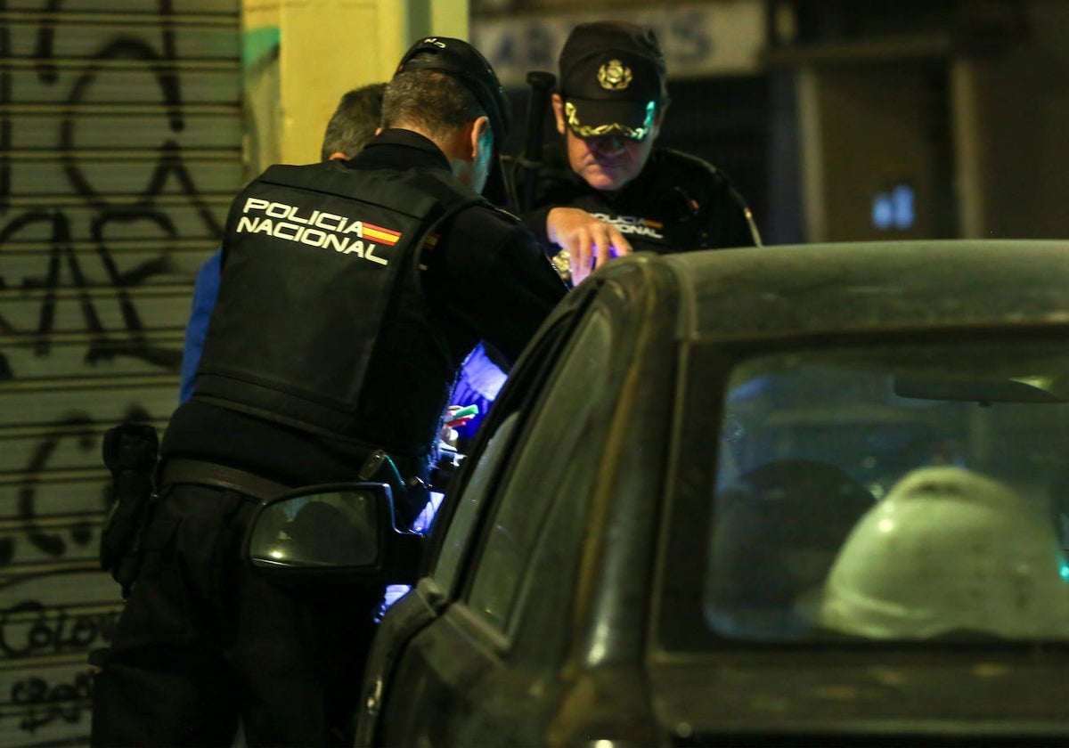 Un control de la Policía Nacional en Valencia.